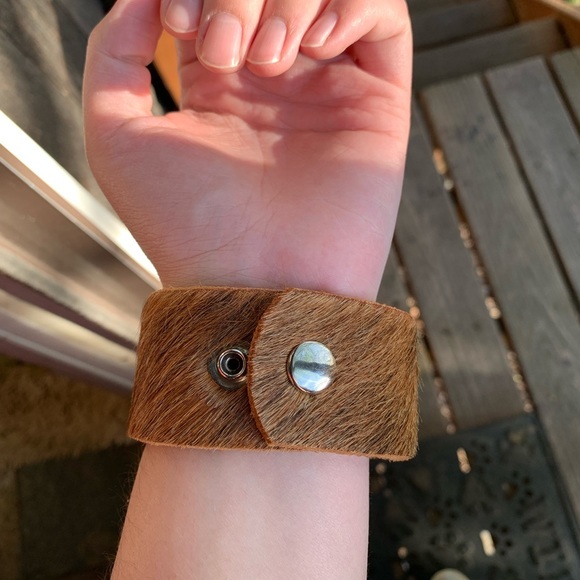 HANDMADE LEATHER AND TURQUOISE FUR COWHIDE FUR CUFF - Picture 8 of 8